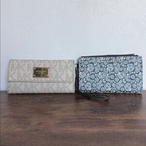 Michael Kors Double Zip 2pcs Wristlet/ Wallet